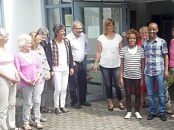 Ein großer Unterstützerkreis bewältigte die vielfältigen Aufgaben beim Kirchenasyl für Roman Shugute. Der Äthiopierin drohte nach dem Dublin III-Verfahren die Rückführung nach Italien, weil dort nach einer abenteuerlichen Flucht ihre Erstregistrierung erfolgt war. Foto: Rolf Pralle