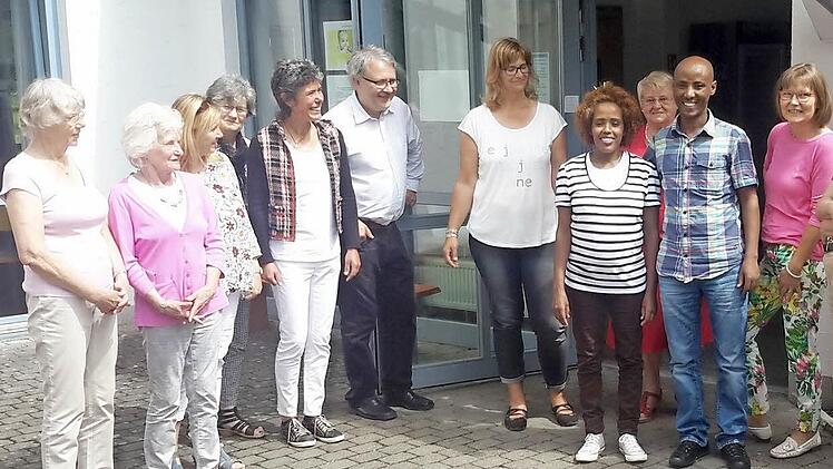 Ein großer Unterstützerkreis bewältigte die vielfältigen Aufgaben beim Kirchenasyl für Roman Shugute. Der Äthiopierin drohte nach dem Dublin III-Verfahren die Rückführung nach Italien, weil dort nach einer abenteuerlichen Flucht ihre Erstregistrierung erfolgt war. Foto: Rolf Pralle