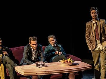 "Freistaat Coburg": Benjamin Hübner (rechts) als Moderator stellt neu engagierte Schauspieler vor (von links): Thomasc Kaschel, Valentin Kleinschmidt und Solvejg Schomers.Jochen Berger