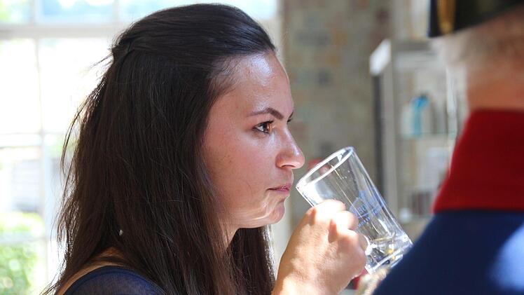 Blindverkostung mit Bad Kissinger Heilwassern. Foto: Benedikt Borst