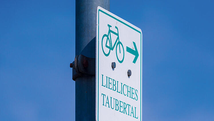 Schild Zubringer Radweg "Liebliches Taubertal"
