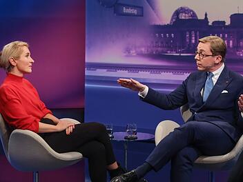 Bei den Themen Vem&ouml;rgens- und Erbschaftssteuer gerieten Ines Schwerdtner (Die Linke) und Philipp Amthor (CDU) aneinander.