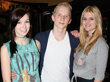 Anna Butzbacher (l.), Kristofer Udumets und Hannah Niewerth haben die letzte Party im Rabatz organisiert. Foto: Andreas Brandl