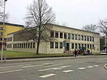 Die Gebäude der Coburger Justiz (links und Mitte) befinden sich in direkter Nachbarschaft zum Kongresshaus (rechts). Foto: Oliver Schmidt