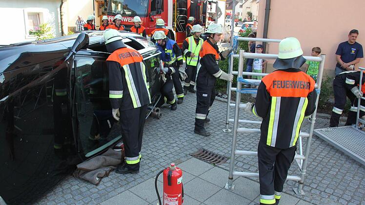 Das Gerüst kam zuletzt bei dem Unfall mit Bus und Lastwagen nahe Fischbach zum Einsatz, wusste Moderator Appel.