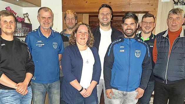 Der neue Vorstand (v.&nbsp;l.): Lukas Geyer, Darko Juntez, Oliver Tr&ouml;ppner, Maximilian Leyh, Sven Hantke, (vorne v.&nbsp;l.): Bianca Tydecks, Heiko May, Norbert Kropf