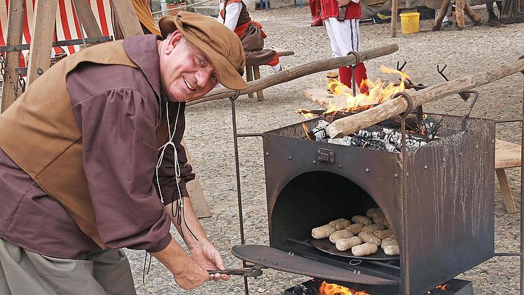 Brötchen backen wie im Mittelalter. Dieser Ofen macht es möglich.