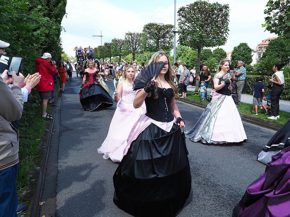 Großer historischer Festzug durch Bad Kissingen!