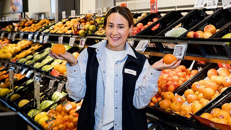 Seit einem Jahr interessiert sich Alessia Herren "extrem" für den Einzelhandel. Da kommt ein Praktikum im Supermarkt gerade recht.