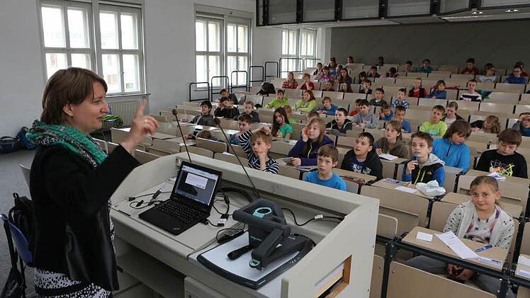 Professor Daniela Nicklas hielt am Samstag die Kinderuni-Vorlesung "Sensoren in der Zukunftsstadt - gute Daten, schlechte Daten". Foto: Barbara Herbst