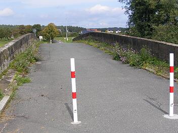 Die Weppersdorfer Brücke darf weiterhin nur von Fußgängern und Fahrradfahrern genutzt werden. Foto: Mona Lisa Eigenfeld/Archiv