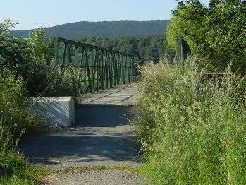 Das war die alte Mainbrücke bei Theisau, die abgebrochen werden musste. Foto: Archiv