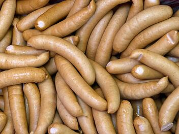 In Unterfranken flogen die W&uuml;rste. Symbolfoto: Foto: Paul Zinken/dpa