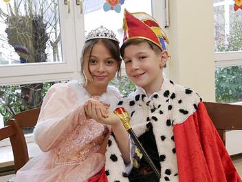 Ihre Lieblichkeit Luna I. und Prinz Enes I. sind das  diesjährige Kinderprinzenpaar von Wildenheid. Foto: Manja von Nida