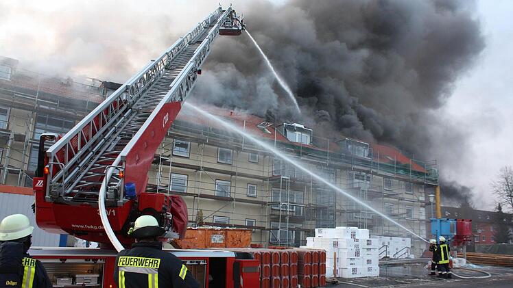 Brand in der Pfalzstraße in Bad Kissingen. Foto: Peter Rauch