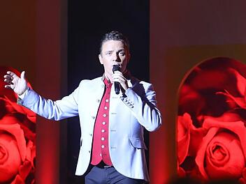 Stefan Mross führte durch den Abend in Bamberg.  Foto: Barbara Herbst