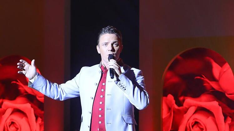 Stefan Mross führte durch den Abend in Bamberg.  Foto: Barbara Herbst