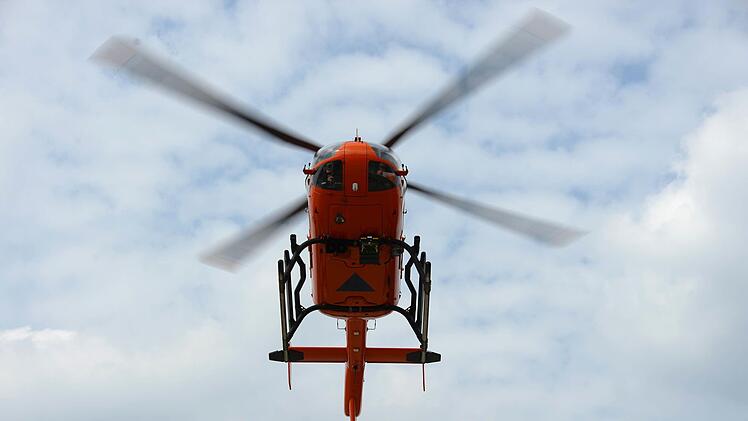 Ein Rettungshubschrauber brachte das Mädchen in die Klinik, nachdem es das Bewusstsein verloren hatte. Symbolfoto: Marcus Brandt/dpa
