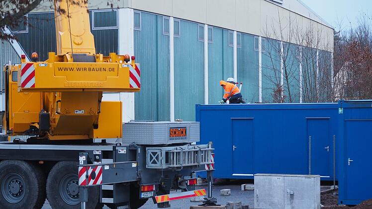 In unmittelbarer Nähe der Eishallen-Dauerbaustelle steht das neue Vereinsheim des FC 06 Bad Kissingen. Foto: Jürgen Schmitt