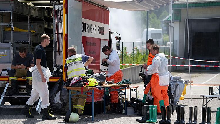 Chemieunfall in Roth löst Feuerwehr-Großeinsatz aus - Mann verletzt