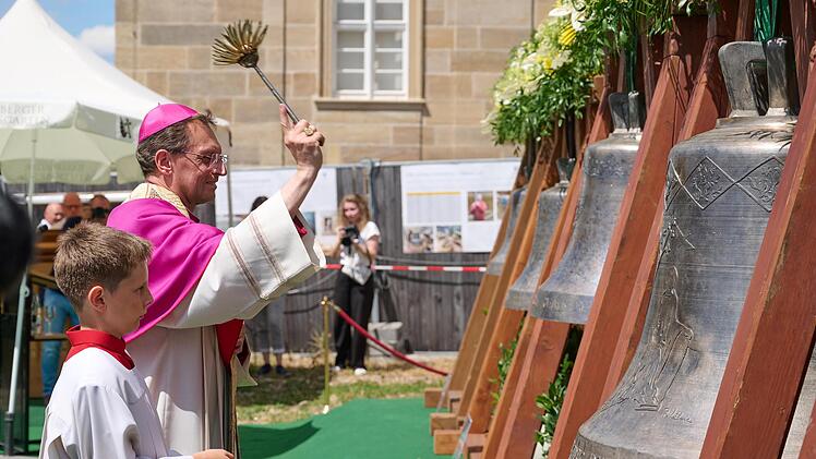Bamberg: Neue Glocken von St. Michael geweiht - "außergewöhnliches Kapitel"