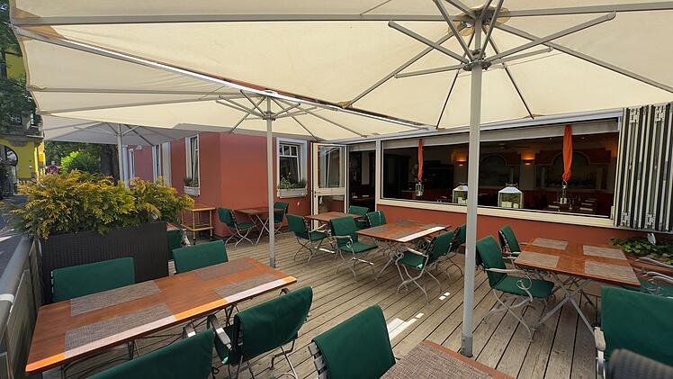Die Osteria Coburg verf&uuml;gt &uuml;ber einen gro&szlig;z&uuml;gigen Au&szlig;enbereich zum Essen im Freien.