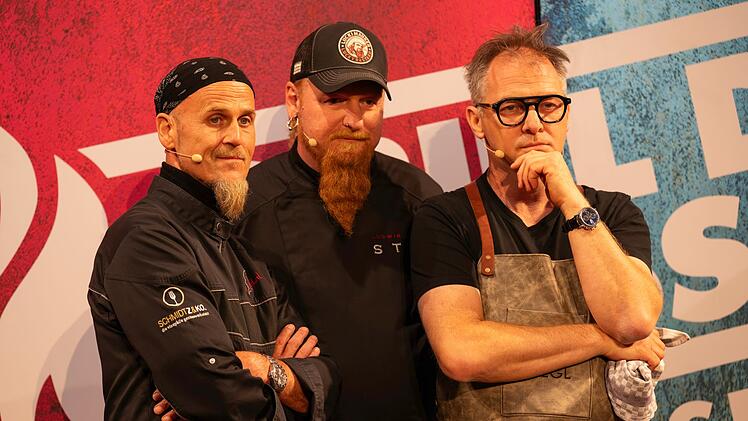 Dreifache Spitze gegen den Koch-King: Im "Coach-Special" vom "Grill den Henssler Sommer-Special" wollen (von links) Ralf Zacherl, Lucki Maurer und Max Stiegl den Gastgeber Henssler ins Schwitzen bringen.