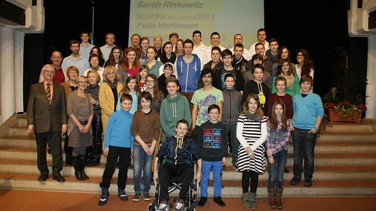 70 Sportlerinnen und Sportler brachten im letzten Jahr Bestleistungen, so dass sie zur Sportlerehrung der Stadt Haßfurt geladen waren.