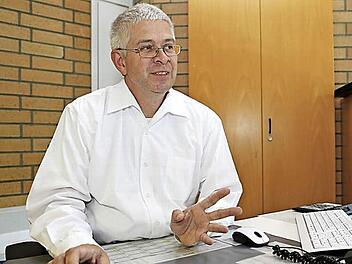 Woher die nötigen Berufsschulplätze nehmen? Jugendamtsleiter Hans-Jürgen Tytyk kennt den Bedarf. Foto: Matthias Hoch