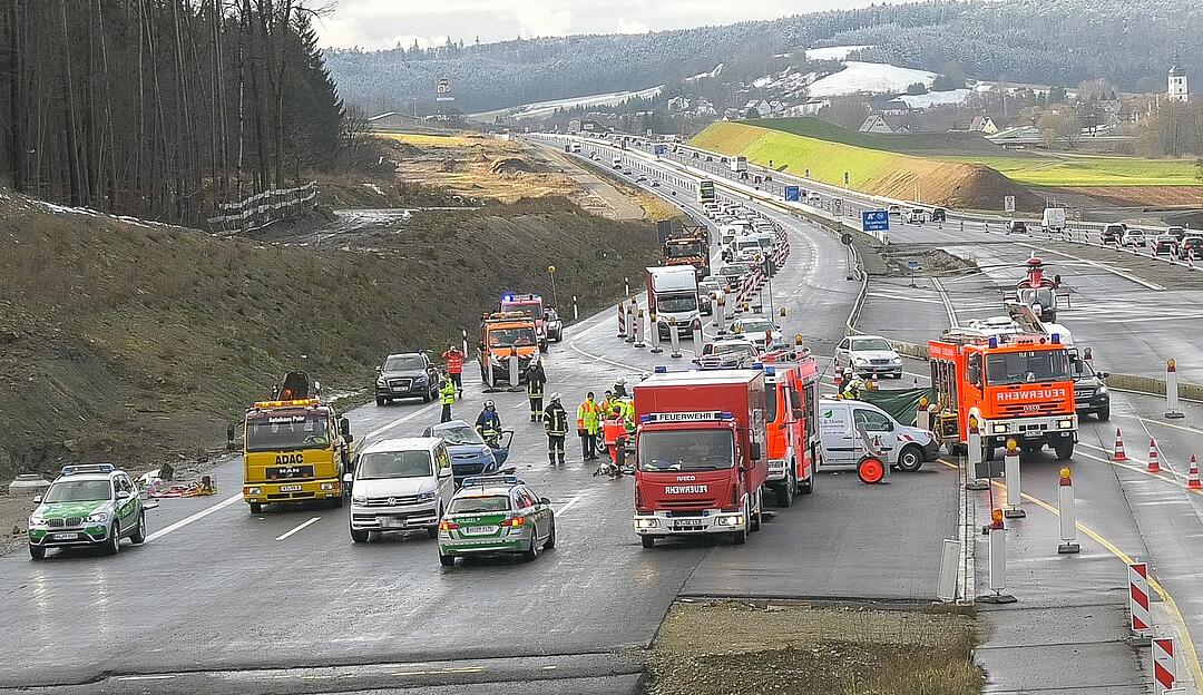 Arbeiter stirbt bei Unfall auf A3 bei Geiselwind: Bilder vom Unfallort