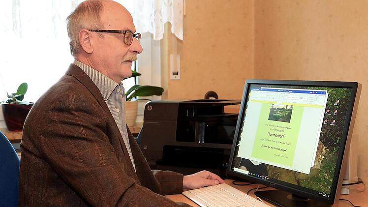 Der Stadtsteinacher Kreisheimatpfleger Siegfried Sesselmann hat Dieter Geyer bei dessen Arbeit unterstützt. Am Computer erstellte er das Layout für das neue Buch.