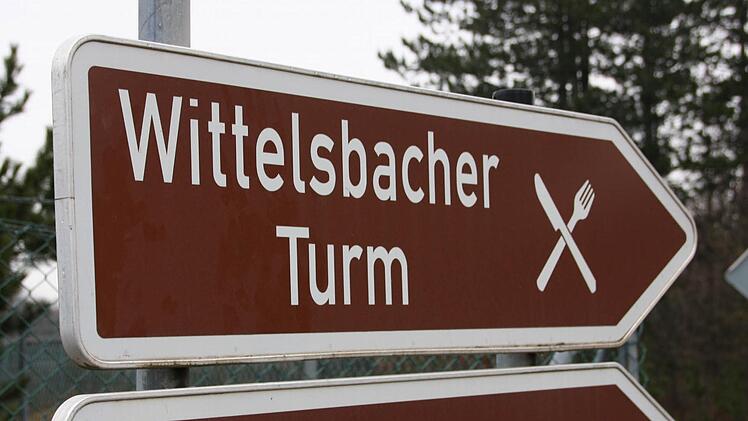 Die einzige Zufahrt führt rund um die Kreis-Mülldeponie.