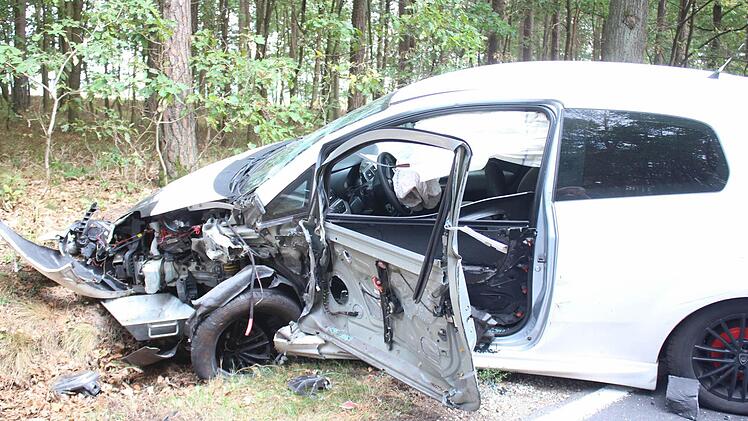 Der Fiat Punto wurde total beschädigt. Foto: Andreas Dorsch