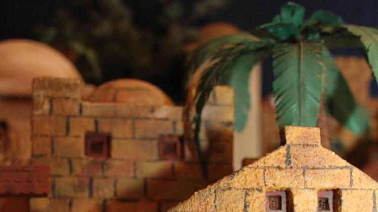 Viel Liebe zum Detail: Andreas Dremer hat sogar die Blumentöpfchen auf den Fenstersimsen in Jerusalem selbst gesteckt.