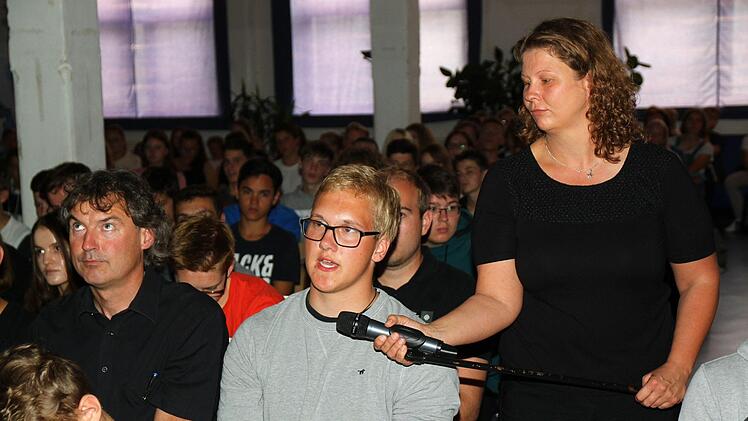 Georg Deisenhofer (18) gehörte zu den Fragestellern.  Foto: Jürgen Gärtner