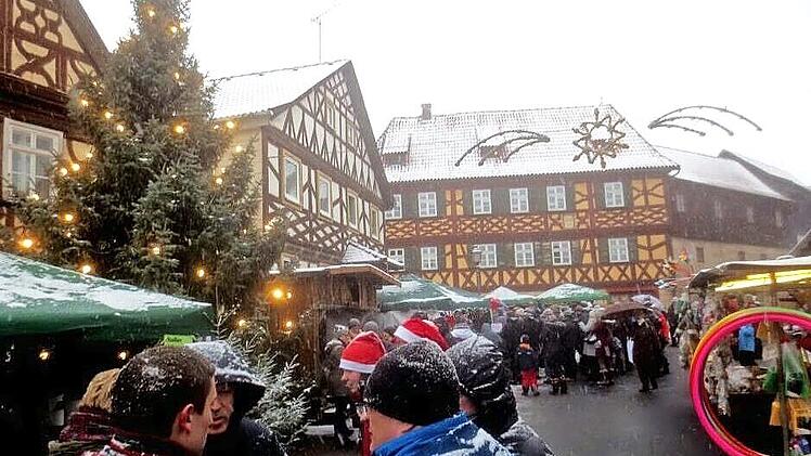 2018 fand der Schw&uuml;rbitzer Weihnachtsmarkt mit besinnlicher Musik und festlichem Ambiente statt.