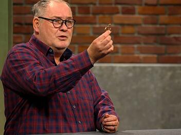 H&auml;ndler Walter "Waldi" Lehnertz hingegen verr&auml;t in dieser Sendung, wie er seine Frau um Entschuldigung bittet, wenn er etwas angestellt hat.