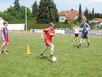 Dass viele Jungs ein Bayern-Trikot anhatten, störte den Fürther Thomas Kleine nicht. Foto: Mona Lisa Eigenfeld