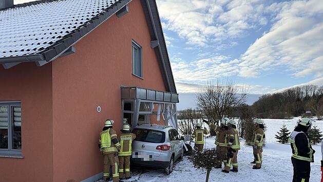 Rentner kracht mit SUV in Wintergarten: Hausbesitzer wie durch ein Wunder unverletzt