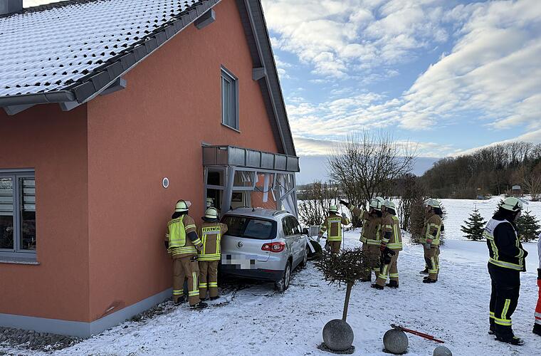 Reckendorf im Kreis Bamberg: Auto kracht in Wintergarten