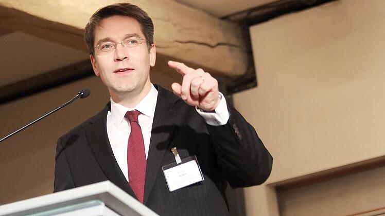 Alexander Birken will mit Fokus die Baur-Gruppe für den Wettbewerb fit machen. So wie das Automobil das Einkaufsverhalten der Menschen verändert habe, so geschehe dies nun durch das Internet.