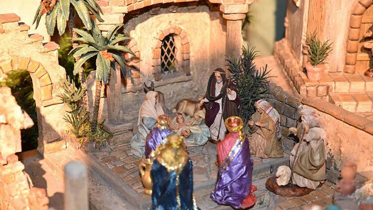 In der Marienkirche waren zahlreiche Krippen mit den unterschiedlichsten Darstellungen der Heiligen Familie aufgebaut.