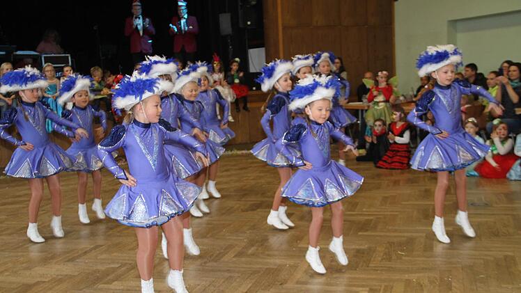 Die Mini-Garde begeisterte ihr Publikum mit einer respektablen Leistung.  Fotos: Gerda Völk