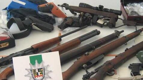 Ein illegales Waffenarsenal beschlagnahmt die Kulmbacher Polizei bei einem Rentner aus dem westlichen Landkreis. Symbolfoto: Polizeipräsidium