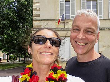 Während des Spiels wird Daniel Leistner die Deutschlandkette tragen und seine Freundin hoffen, dass die französischen Farben gewinnen.  Fotos: privat