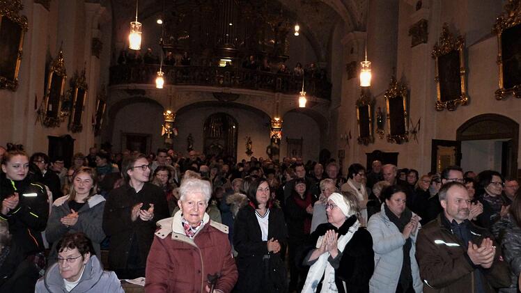 Blick auf die begeisterten Besucher. Foto: Werner Reißaus