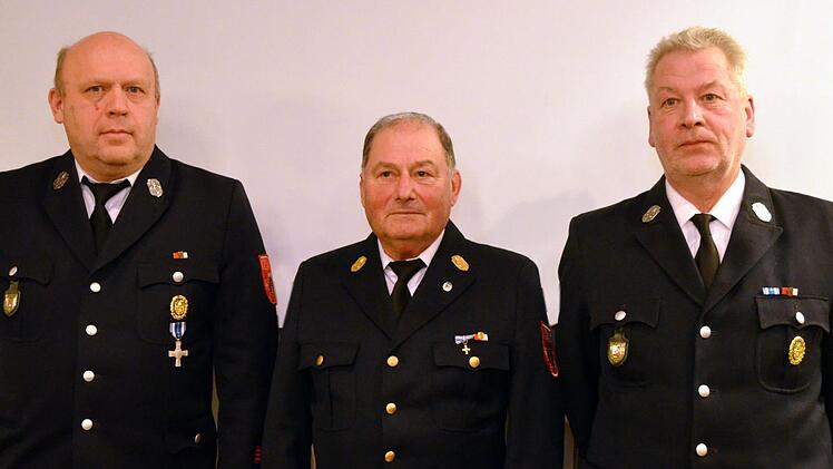 Drei  Männer  wurden für ihre lange Vereinsmitgliedschaft im passiven Dienst geehrt:  Adrian Loose, Reinhold Hauer und Peter Gehring.