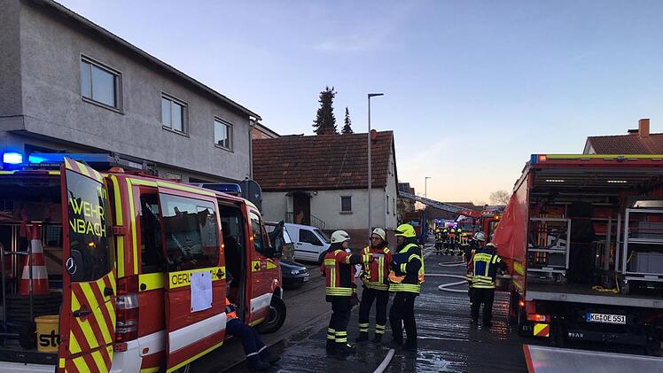 Oerlenbach: Hunde erschweren Brandeinsatz - Wohnung im Kreis Bad Kissingen brennt lichterloh