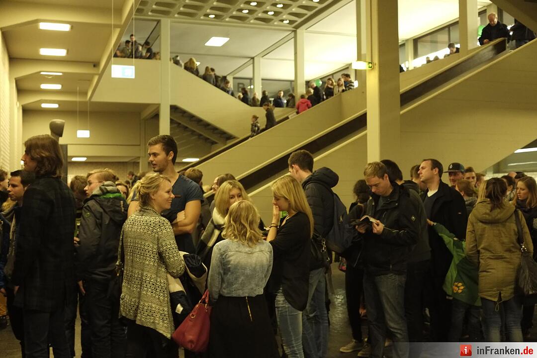 Viel los Anstehen für den Auftritt von Alexander Gerst