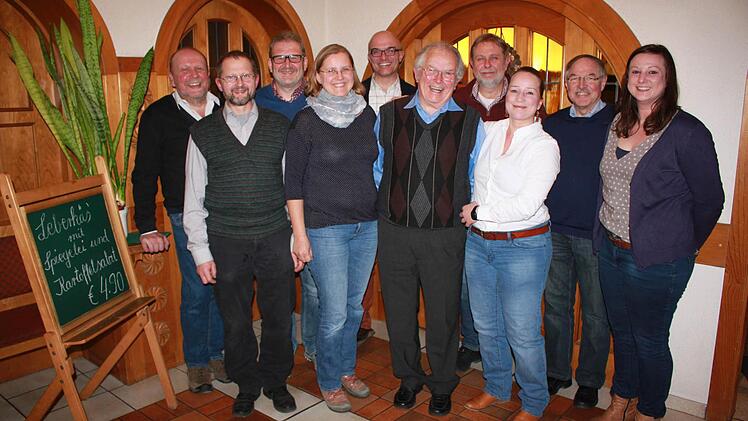 Die neue Spitze des Bürgervereins Ebern mit (von links) Oswald Müller, Andreas Remshard, Georg Barth, Katharina Becht, Stefan Andritschke, Ingo Hafenecker, Steffen Schanz, Barbara Ullmann, Rudolf Kaspar und Nina Hofmann  Foto: Becht